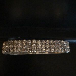 Stretch/expandable silver color stones bracelet